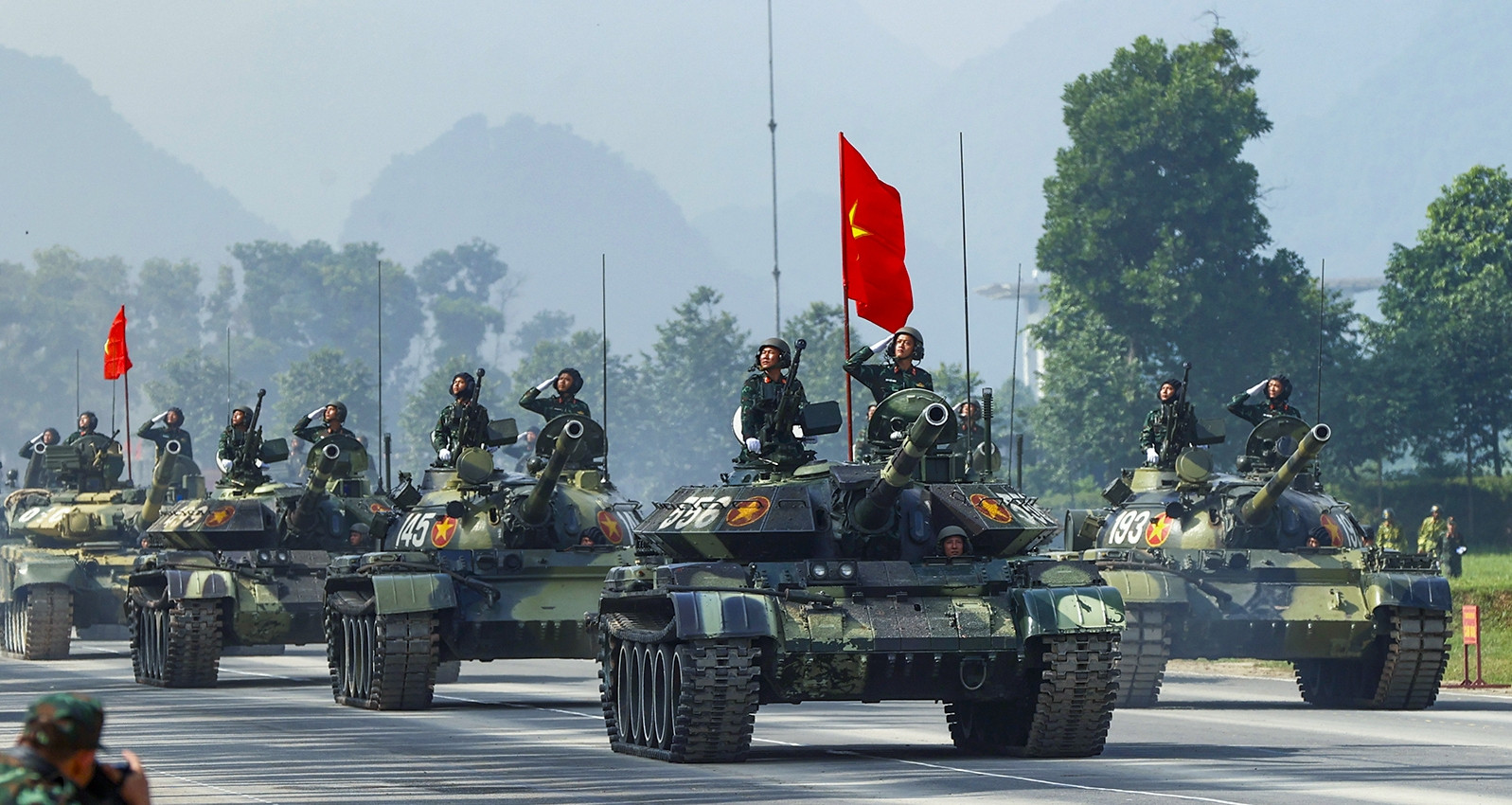 Dàn vũ khí, khí tài hợp luyện cùng khối diễu binh chuẩn bị kỷ niệm 80 năm Quốc khánh 2/9. Ảnh vietnamnet.vn Dàn vũ khí, khí tài hợp luyện cùng khối diễu binh chuẩn bị kỷ niệm 80 năm Quốc khánh 2/9. Ảnh vietnamnet.vn