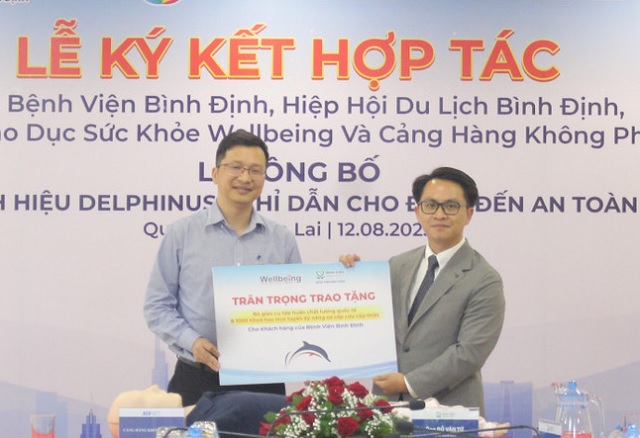 Cảng Hàng không Phù Cát và Bệnh viện Bình Định ký kết hợp tác. Ảnh: H-Âu. Cảng Hàng không Phù Cát và Bệnh viện Bình Định ký kết hợp tác. Ảnh: H-Âu.