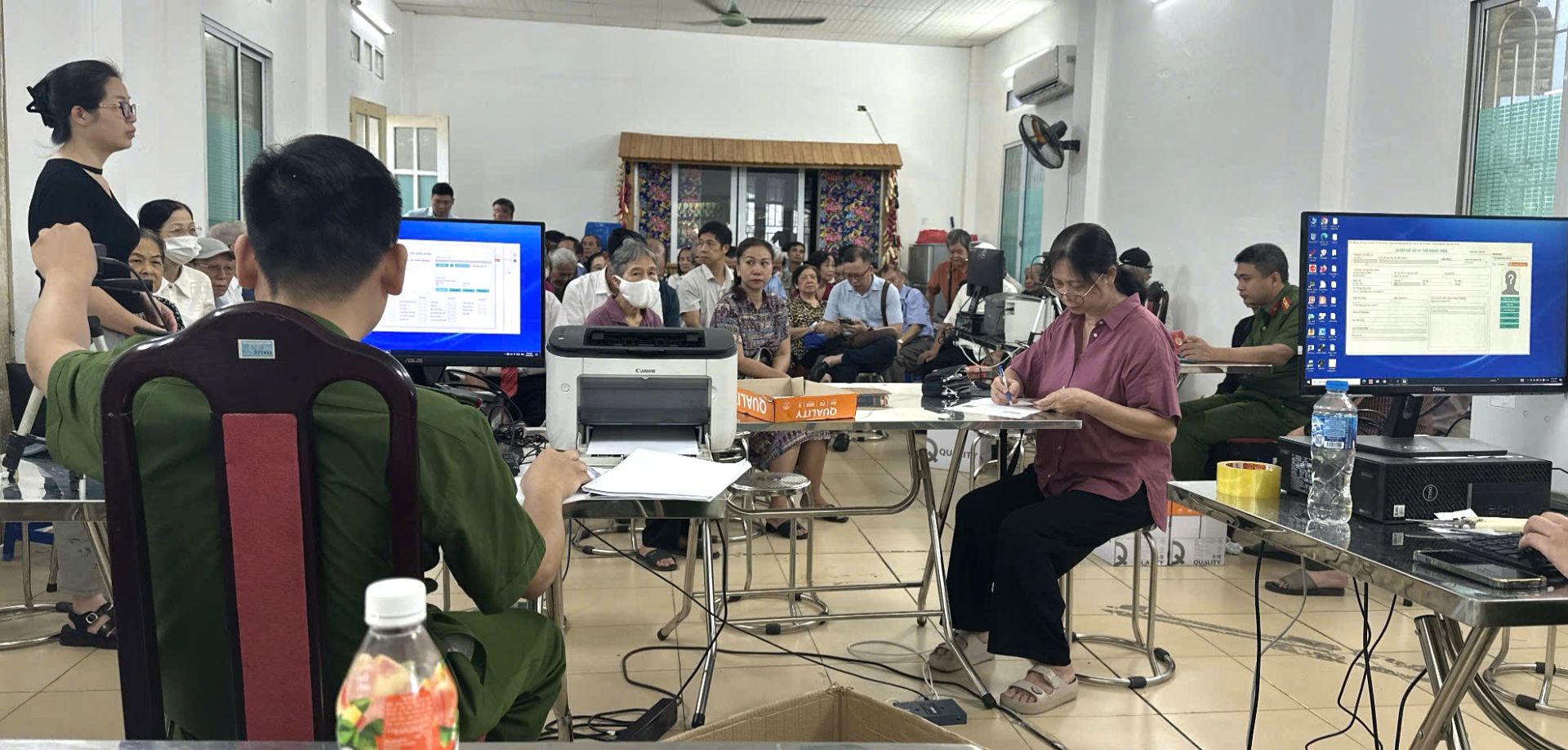 Công tác thu nhận thông tin đảng viên được triển khai với tinh thần khẩn trương, chính xác và đồng bộ