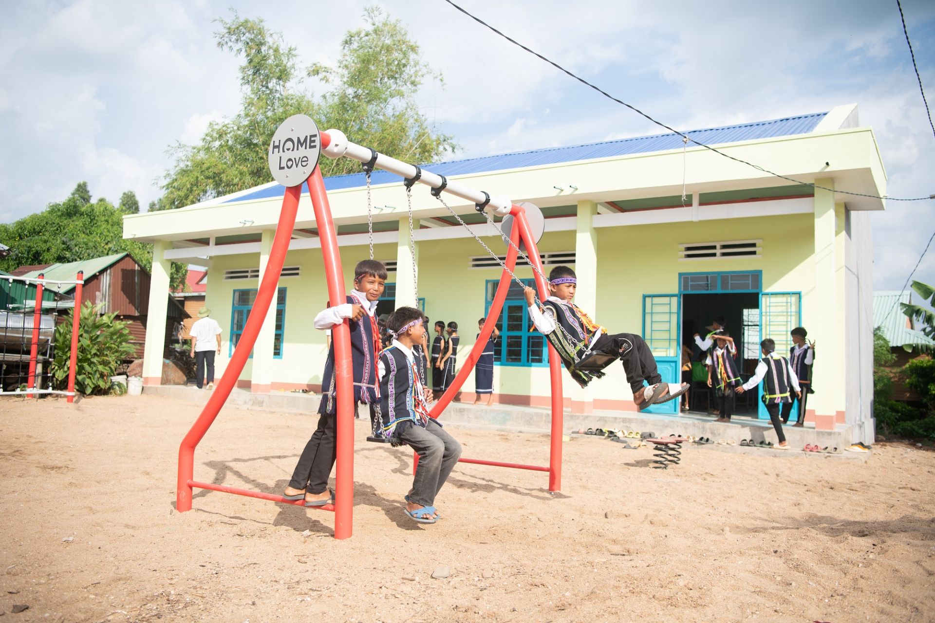 Hành trình “Home Love” nối dài những yêu thương trên khắp mọi miền tổ quốc Hành trình “Home Love” nối dài những yêu thương trên khắp mọi miền tổ quốc