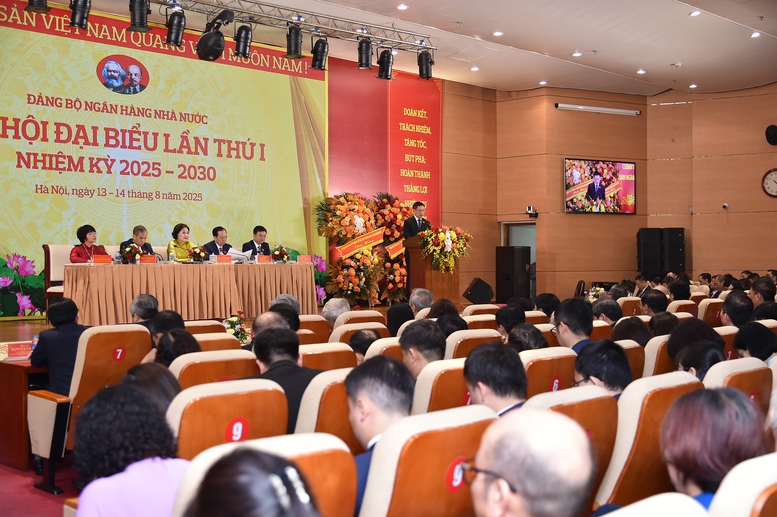 Phó Thủ tướng Hồ Đức Phớc đề nghị Ngân hàng Nhà nước tập trung định hướng tín dụng vào các lĩnh vực ưu tiên, tạo điều kiện cho khu vực tư nhân tiếp cận vốn thuận lợi, lành mạnh - Ảnh: VGP/Trần Mạnh Phó Thủ tướng Hồ Đức Phớc đề nghị Ngân hàng Nhà nước tập trung định hướng tín dụng vào các lĩnh vực ưu tiên, tạo điều kiện cho khu vực tư nhân tiếp cận vốn thuận lợi, lành mạnh - Ảnh: VGP/Trần Mạnh