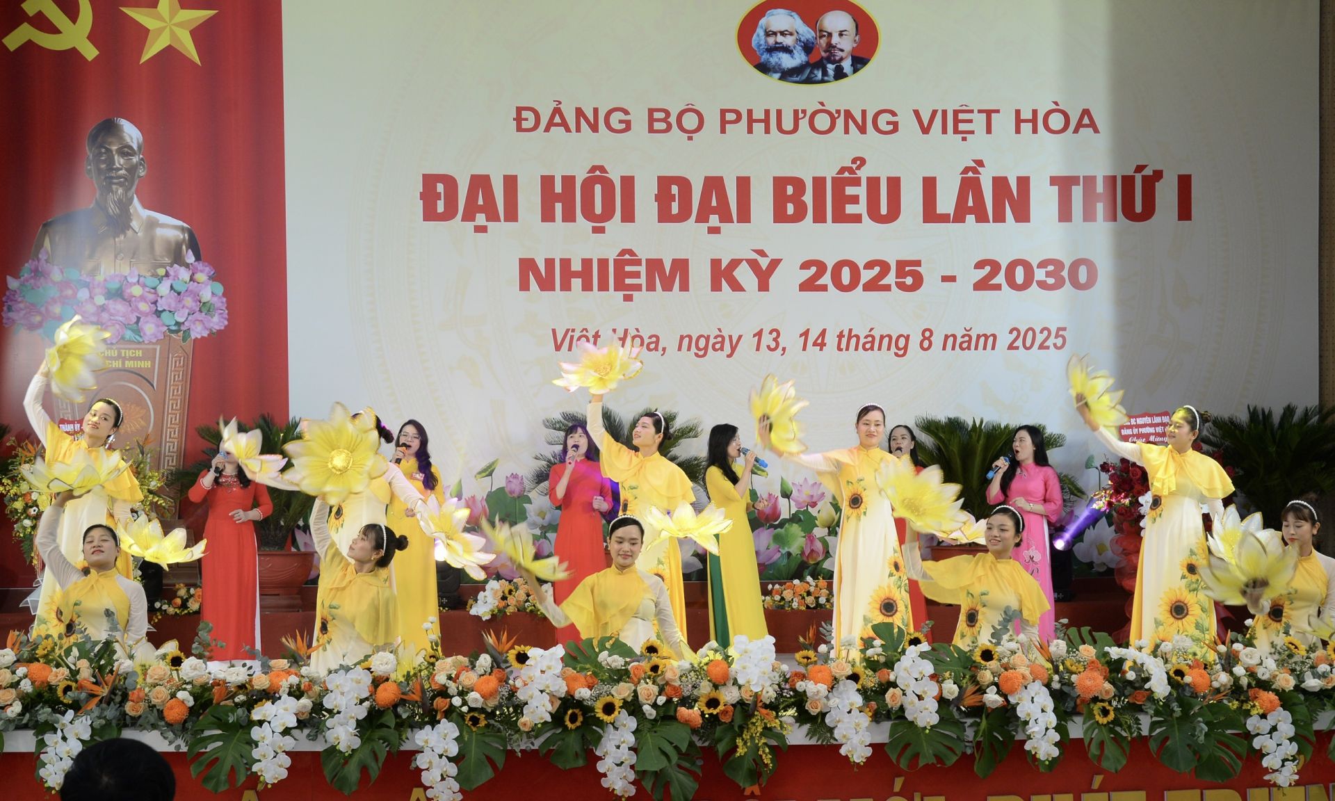 Tiết mục văn nghệ chào mừng Đại hội Tiết mục văn nghệ chào mừng Đại hội