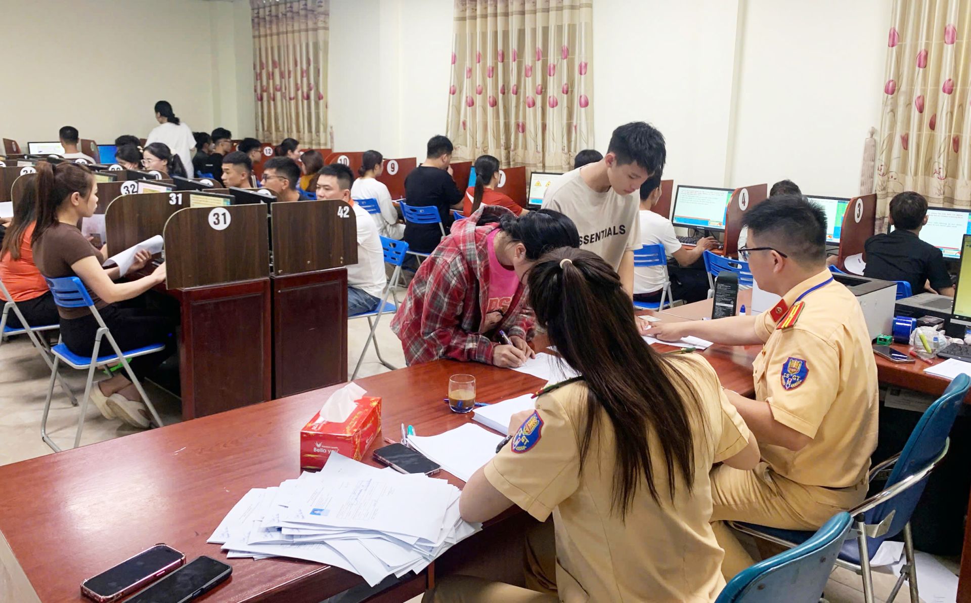 Công an tỉnh Bắc Ninh nỗ lực hoàn thành sát hạch cấp giấy phép lái xe cho người dân