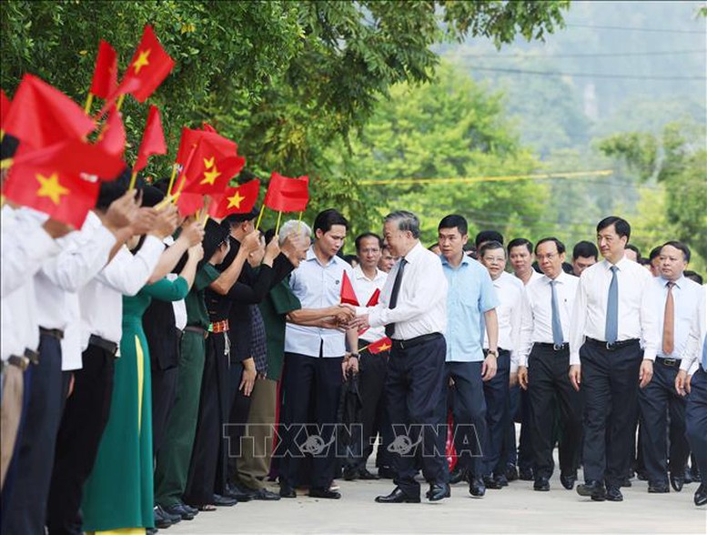 Tổng Bí thư Tô Lâm với nhân dân xã Tân Trào - Ảnh: TTXVN