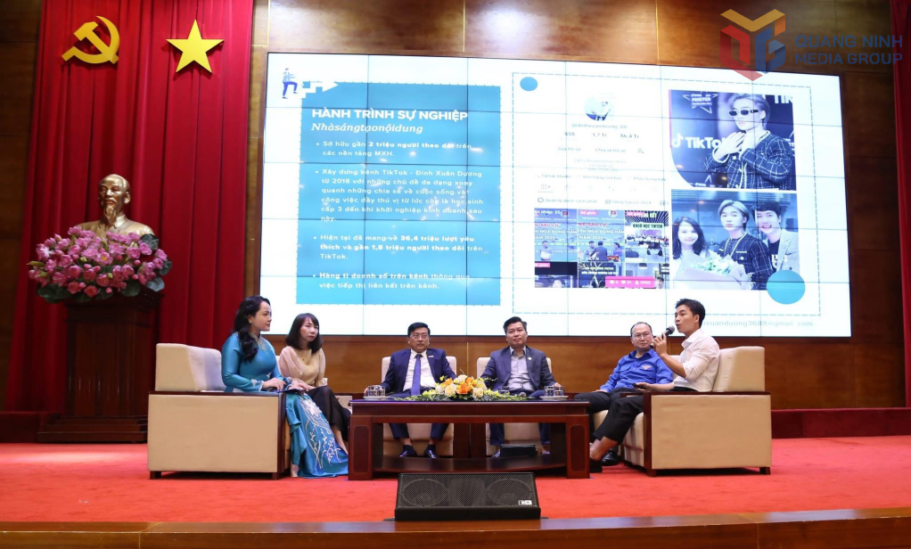 Tọa đàm “Ứng dụng trí tuệ nhân tạo trong hệ sinh thái khởi nghiệp”. Tọa đàm “Ứng dụng trí tuệ nhân tạo trong hệ sinh thái khởi nghiệp”.