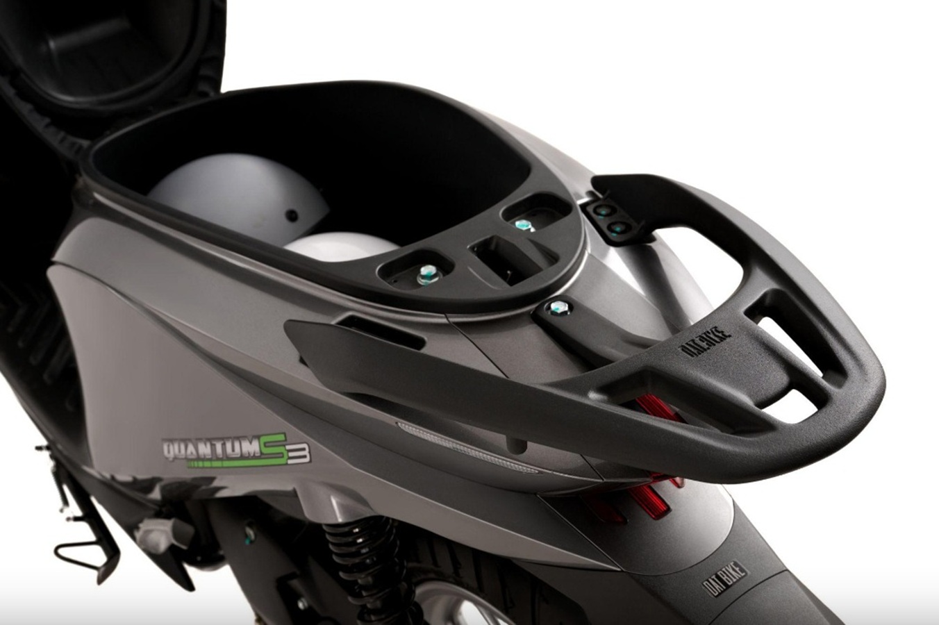 Cốp dưới yên dung tích lên đến 41 lít – lớn nhất phân khúc xe máy phổ thông Việt Nam