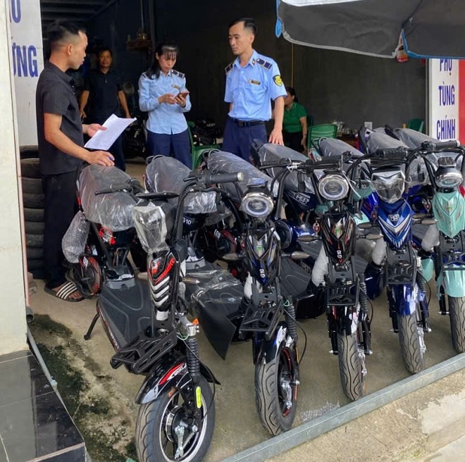 Quản lý thị trường Lào Cai siết chặt kiểm soát, xử lý hàng loạt vi phạm