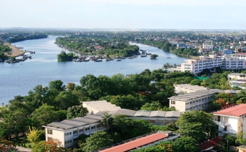 Cồn Hến nhìn từ trên cao, giữa sông Hương