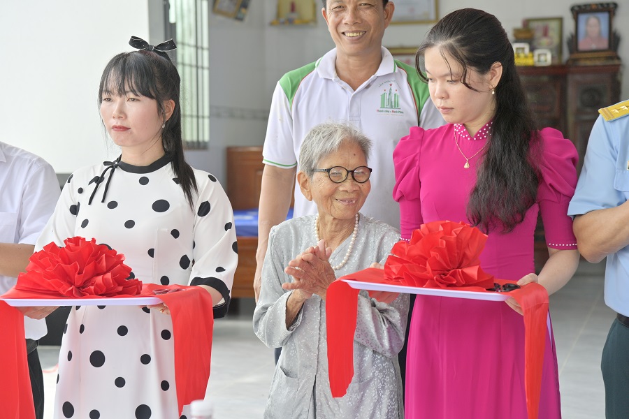 Niềm vui của Mẹ Thi khi có ngôi nhà mới.