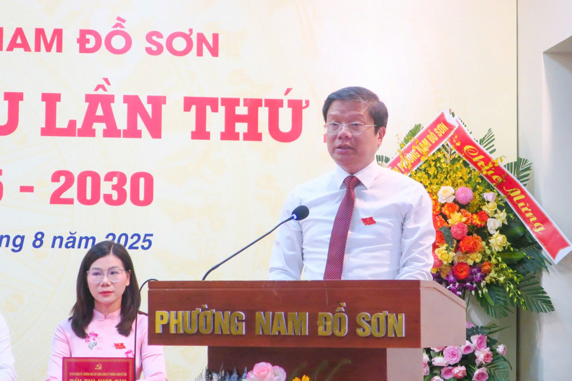 Đồng chí Trần Khắc Kiên, Bí thư Đảng ủy, Chủ tịch HĐND phường phát biểu. Đồng chí Trần Khắc Kiên, Bí thư Đảng ủy, Chủ tịch HĐND phường phát biểu.