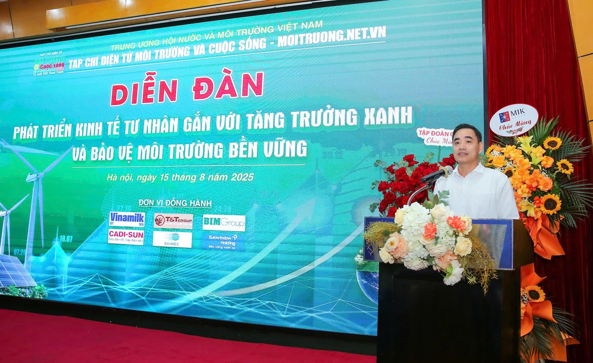 TS. Nguyễn Đình Tiến – Chủ nhiệm bộ môn Kinh tế tài nguyên và Bất động sản, Khoa Kinh tế Phát triển, trường Đại học Kinh tế, Đại học quốc gia Hà Nội