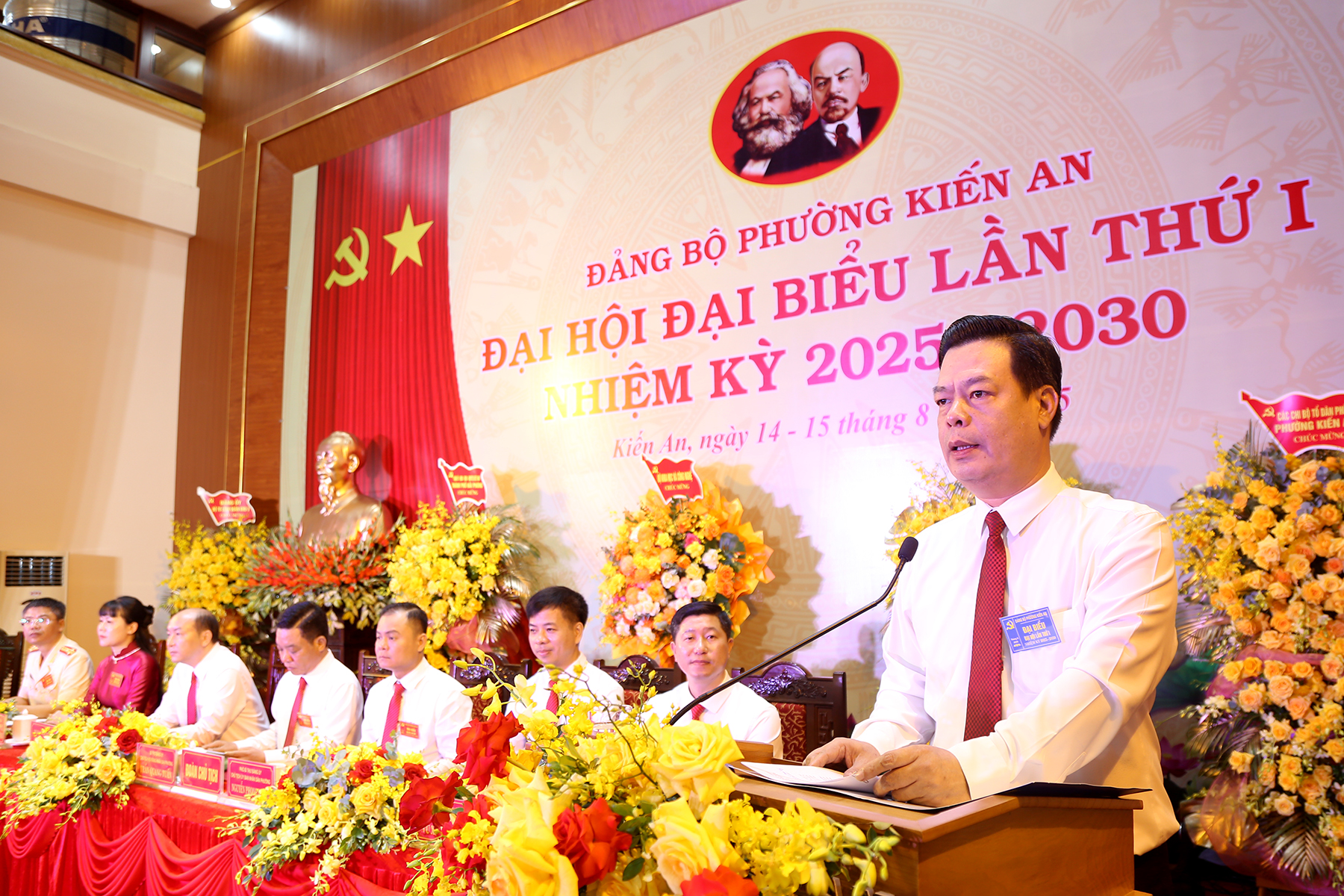 Đồng chí Phạm Văn Thép, Giám đốc Sở Khoa học và Công nghệ thành phố phát biểu chỉ đạo tại Đại hội.