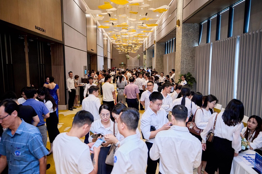 Dòng người tấp nập tại sự kiện mở bán, phản ánh sức hút của K‑Park Avenue