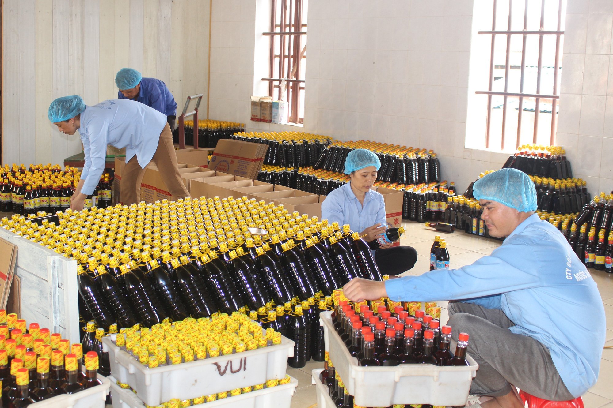 Quy trình chế biến nước mắm truyền thống Ninh Cơ của Công ty CP chế biển hải sản Nam Định được thực hiện theo phương pháp thủ công