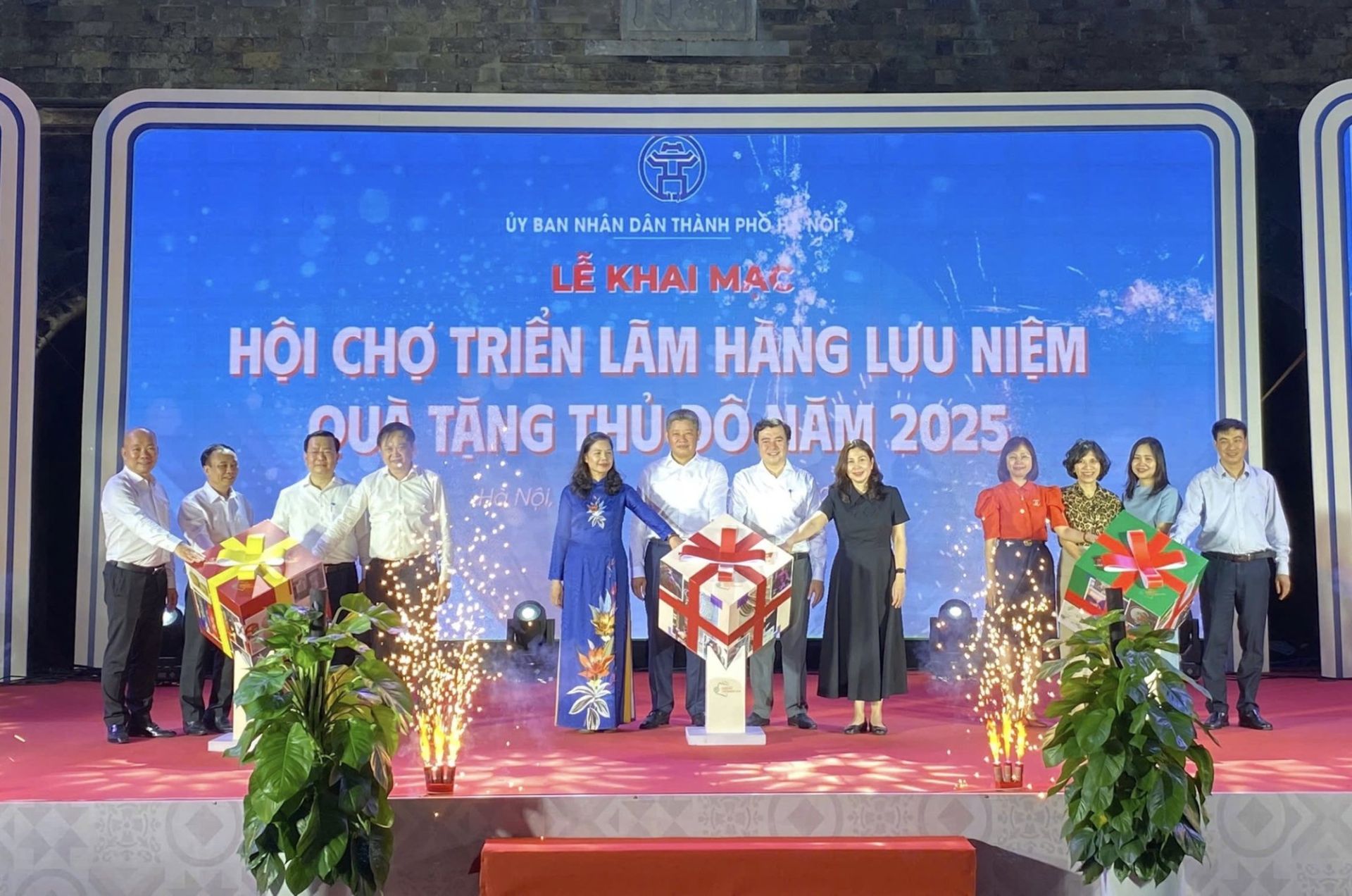 Hà Nội khai mạc Hội chợ quà tặng 2025: Nơi kết nối di sản và phát triển bền vững