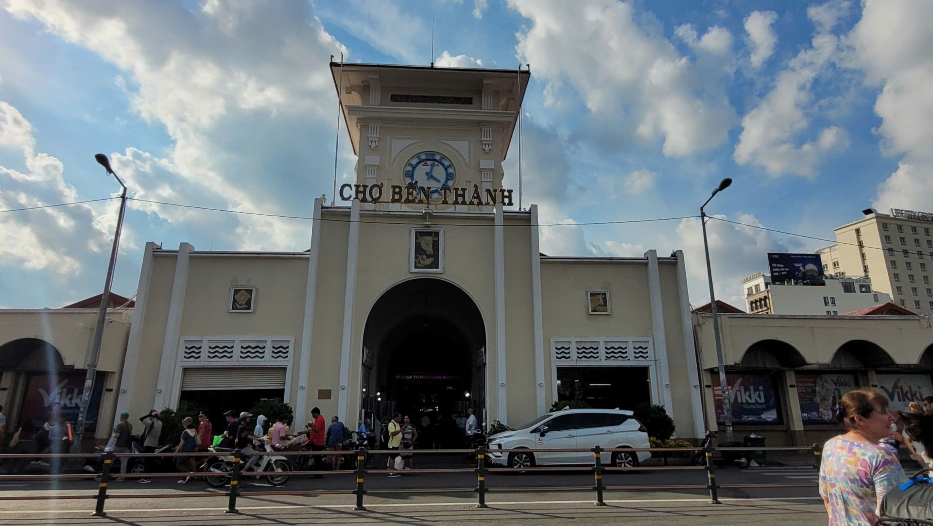 Chợ Bến Thành vắng khách Việt Chợ Bến Thành vắng khách Việt