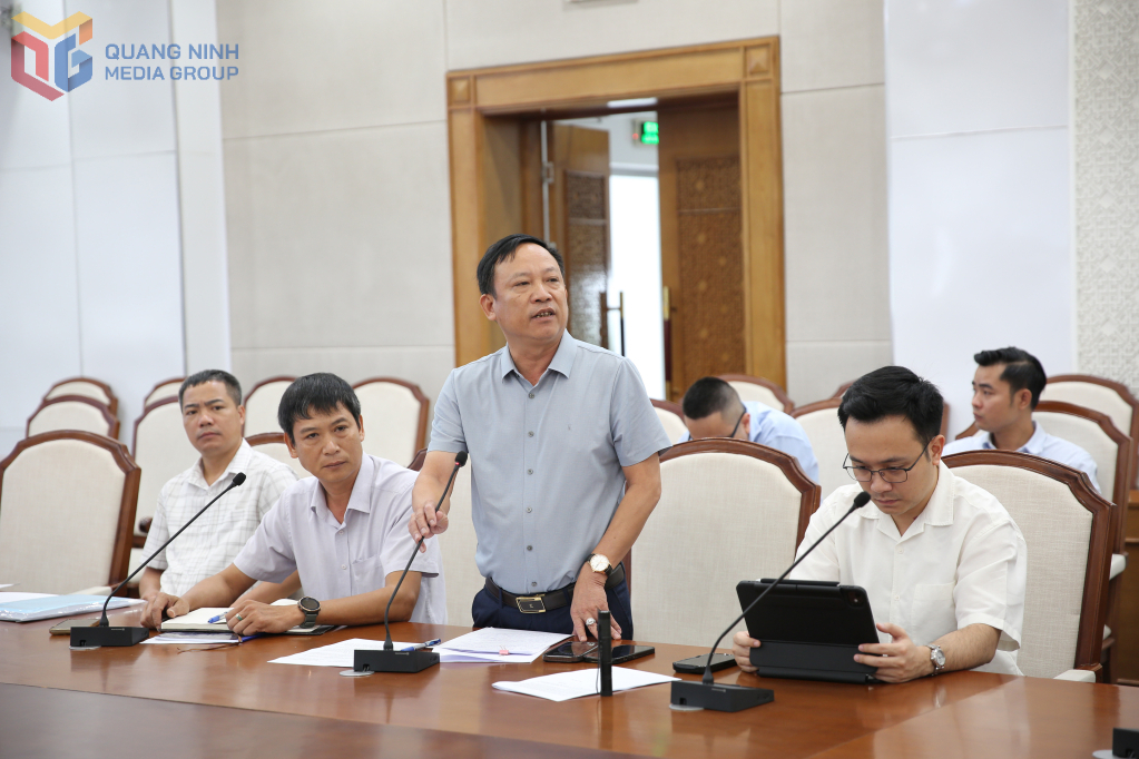 Đại diện doanh nghiệp tham gia ý kiến tại cuộc họp.