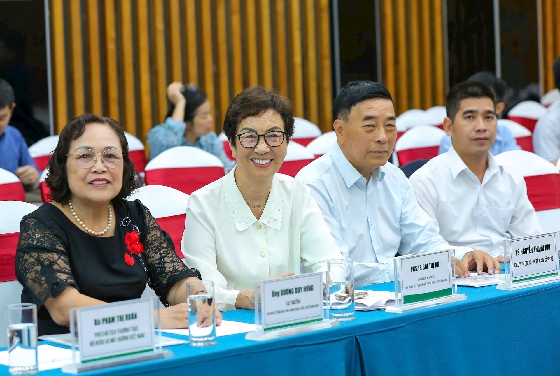 Các đại biểu tham dự Diễn đàn