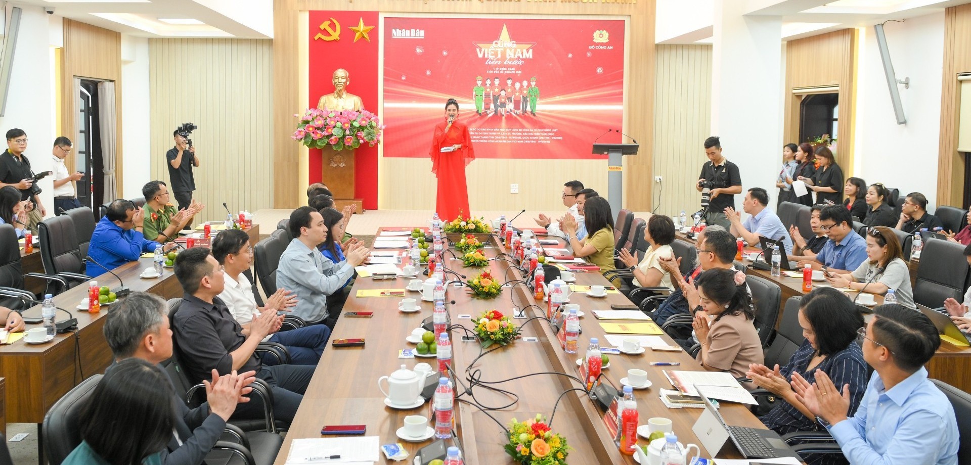 Quang cảnh họp báo công bố sự kiện