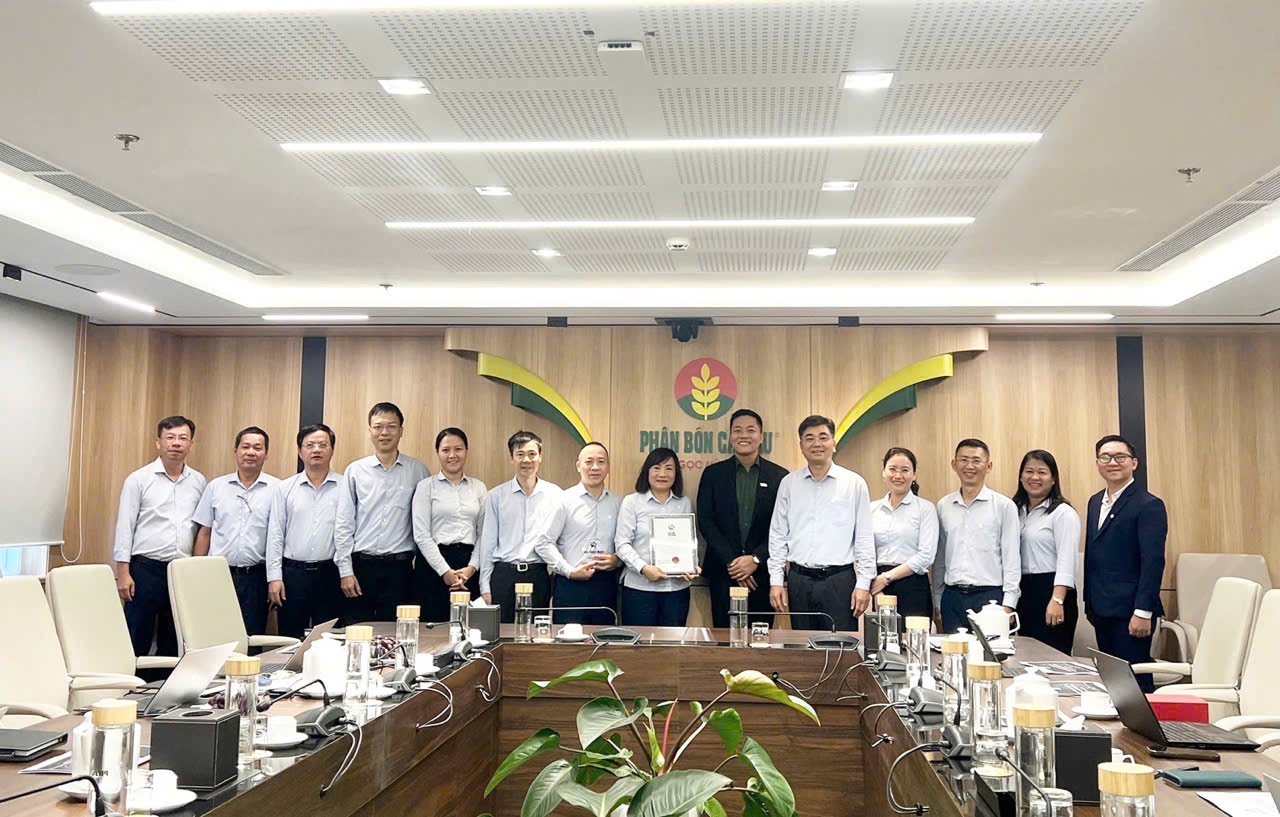 IIA Việt Nam trao Giấy chứng nhận chất lượng với kết quả “Tuân thủ về mặt tổng thể” cho PVCFC