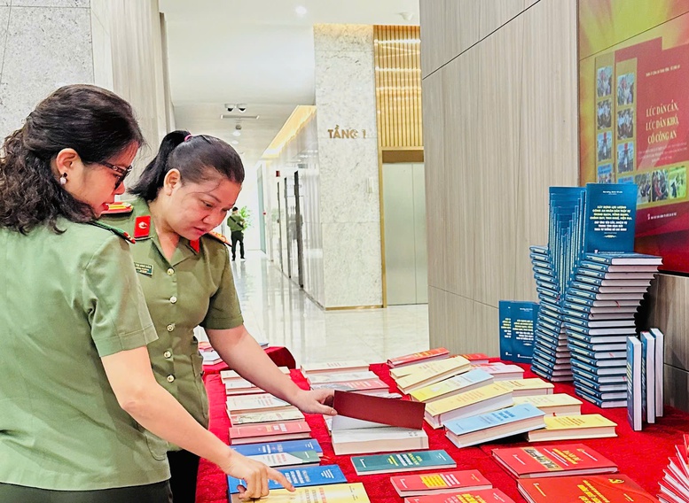 'Lúc dân cần, lúc dân khó, có Công an' - Ấn phẩm ý nghĩa, sâu sắc về truyền thống vẻ vang của lực lượng Công an nhân dân.