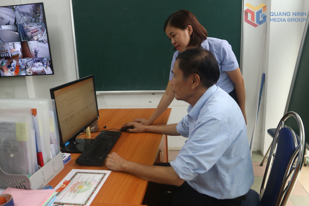 Doanh nghiệp kê khai thuế qua phần mềm điện tử của cơ quan thuế. Doanh nghiệp kê khai thuế qua phần mềm điện tử của cơ quan thuế.