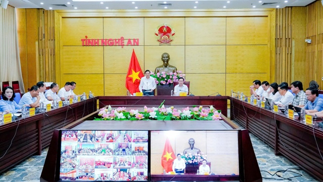 Quang cảnh hội nghị trực tuyến kết nối tới 130 điểm cầu xã, phường nhằm đánh giá giá sau 1 tháng vận hành mô hình chính quyền địa phương 2 cấp.