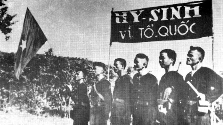 Đội du kích Ba Tơ thành lập ngày 14/3/1945 sau ngày khởi nghĩa Ba Tơ (Quảng Ngãi) nổ ra và giành thắng lợi (11/3/1945), thành lập chính quyền cách mạng của nhân dân, là lực lượng nòng cốt, trực tiếp tham gia chiến đấu trong tổng khởi nghĩa ở miền trung, góp phần vào thắng lợi Cách mạng tháng Tám năm 1945. (Ảnh: Tư liệu TTXVN)