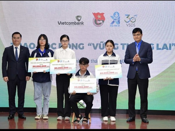 Giai đoạn 2020 - 2024, Vietcombank dành 2.311 tỷ đồng cho hoạt động an sinh xã hội, trọng tâm vào các lĩnh vực giáo dục, y tế, tài trợ cho người nghèo. Ảnh: VCB