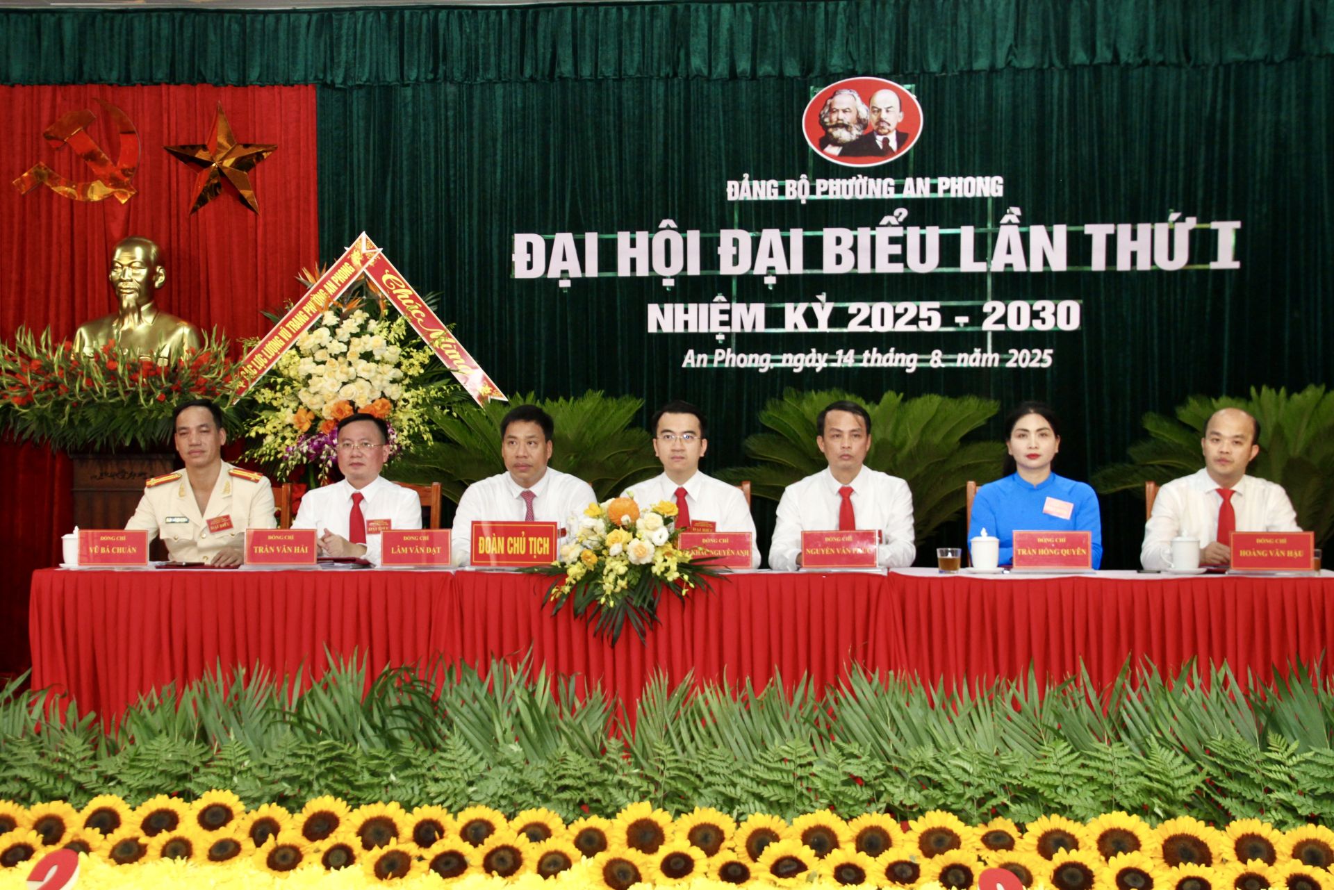 Đoàn chủ tịch Đại hội Đoàn chủ tịch Đại hội