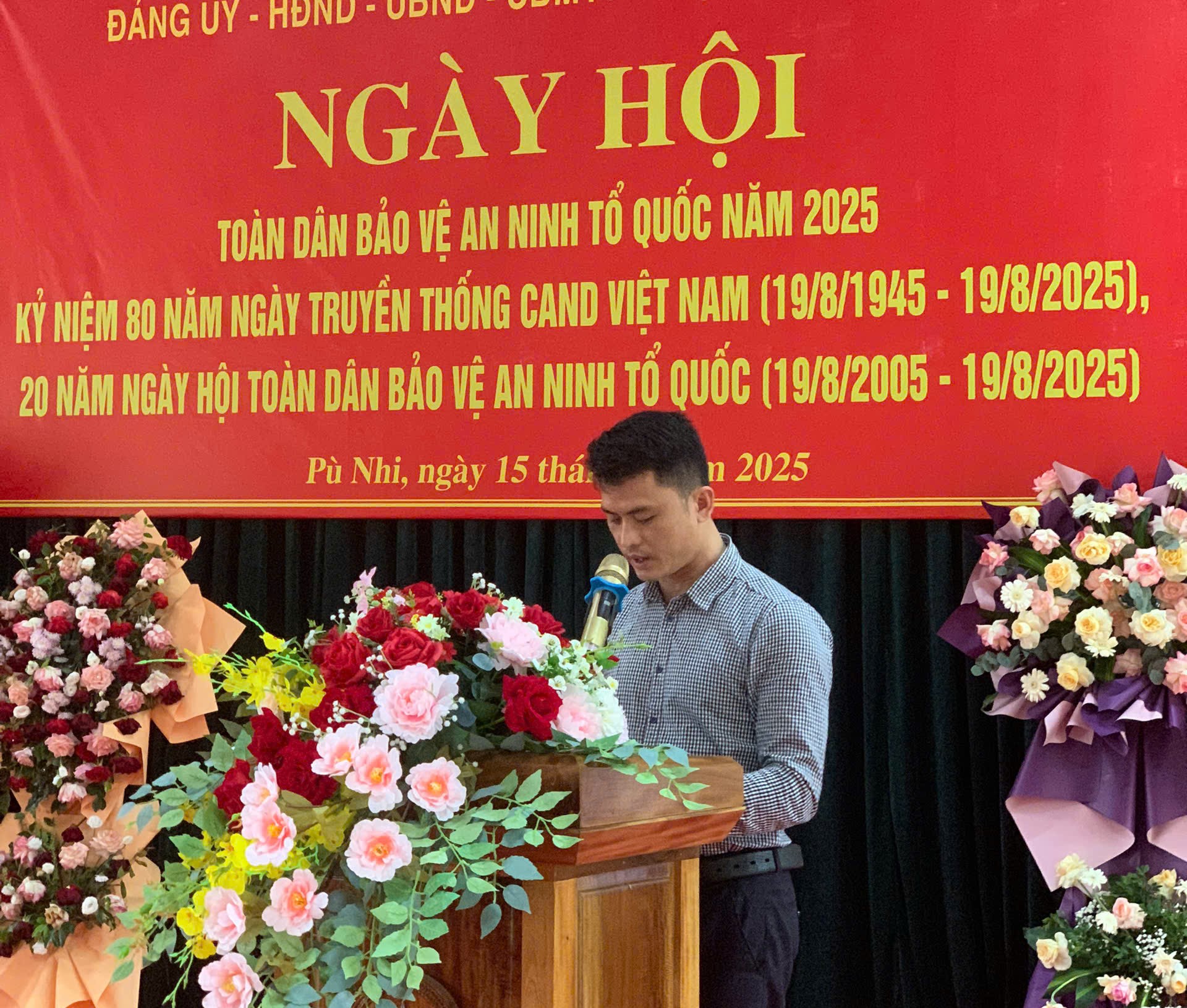 Ông Bùi Thanh Lĩnh, Phó Chủ tịch UBND xã phát biểu tại ngày hội