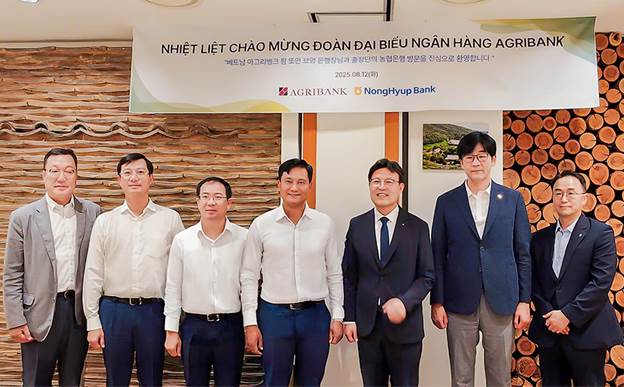 Đoàn công tác cấp cao Agribank thăm và làm việc tại NongHyup Bank