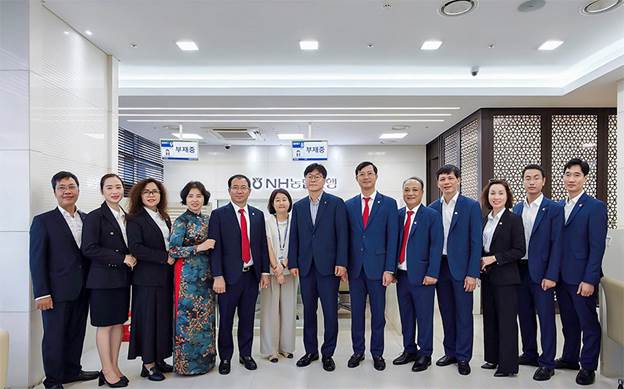 Đoàn công tác cấp cao Agribank và các đại diện NongHyup Bank
