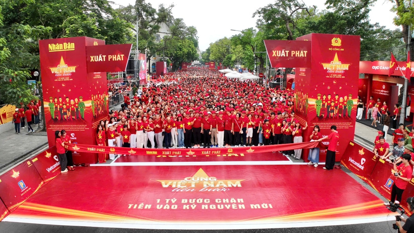 Hơn 20.000 người Vietcombank hòa nhịp 'cùng Việt Nam tiến bước'