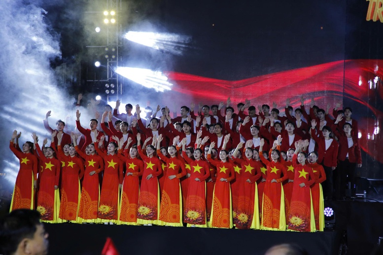 Chương trình được dàn dựng công phu, hoành tráng. Ảnh: VGP