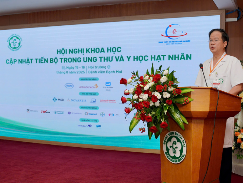 PGS.TS Đào Xuân Cơ, Giám đốc BV Bạch Mai phát biểu tại hội nghị - Ảnh: VGP/HM