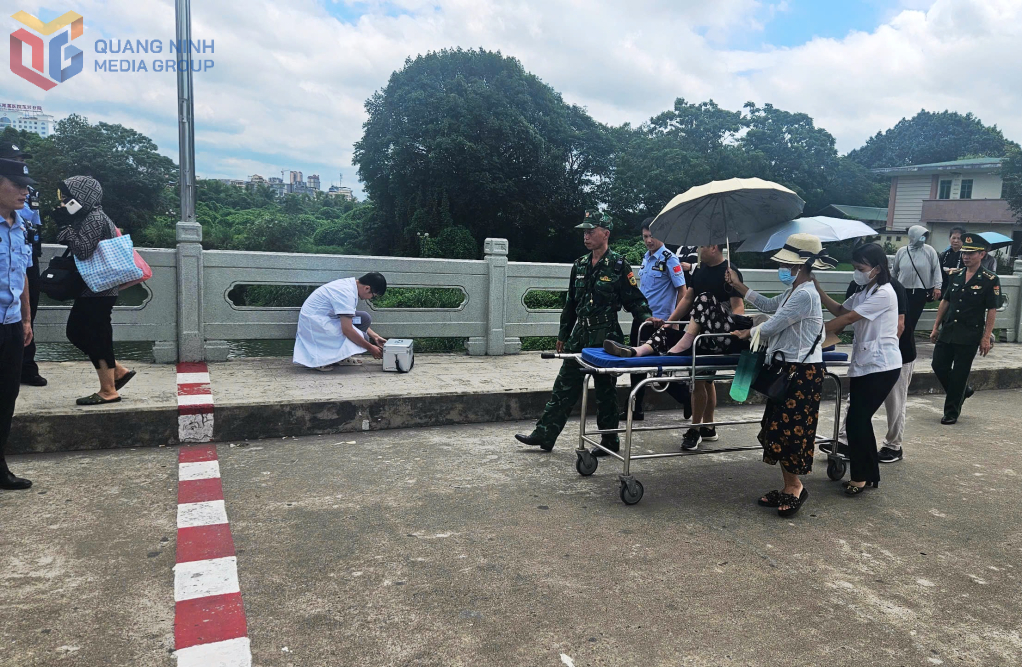 Đồn Biên phòng Cửa khẩu Quốc tế Móng Cái: Cấp cứu kịp thời công dân Trung Quốc