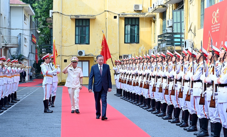 Trong kỷ nguyên vươn mình của đất nước, trách nhiệm của lực lượng Công an nhân dân rất nặng nề nhưng vô cùng vinh quang.
