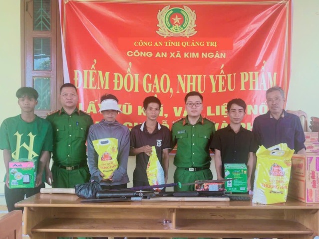 Mô hình “đổi gạo lấy vũ khí” lan tỏa tinh thần tự giác chấp hành pháp luật ở Quảng Trị