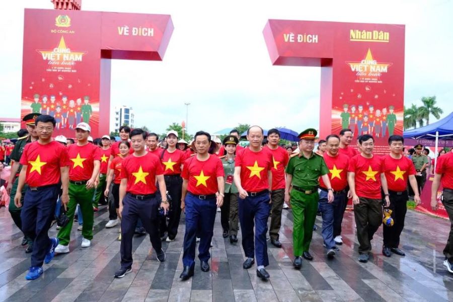 Hà Tĩnh sôi nổi hưởng ứng chương trình “Cùng Việt Nam tiến bước”