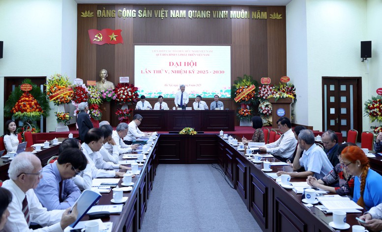 Đại hội suy tôn đồng chí Nguyễn Thị Bình làm Chủ tịch danh dự của Hội đồng nhiệm kỳ 2025-2030 - Ảnh: VGP/Đức Tuân Đại hội suy tôn đồng chí Nguyễn Thị Bình làm Chủ tịch danh dự của Hội đồng nhiệm kỳ 2025-2030 - Ảnh: VGP/Đức Tuân