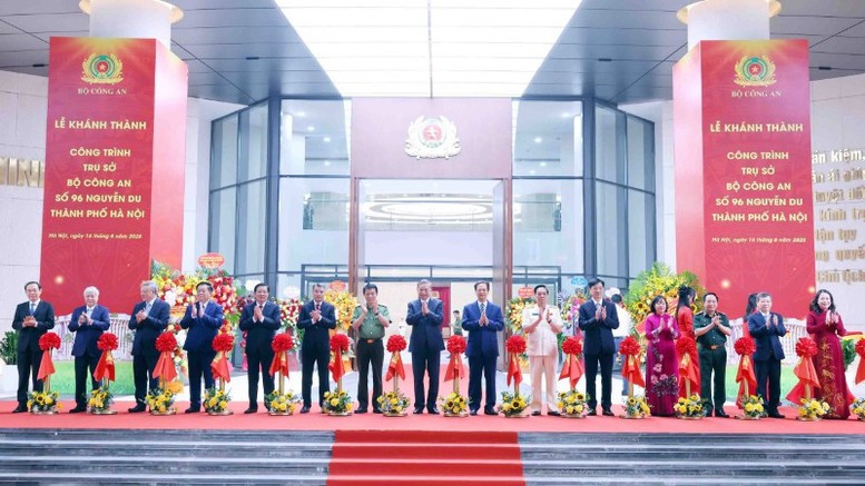 Tổng Bí thư Tô Lâm cùng các lãnh đạo Đảng, Nhà nước cắt băng khánh thành trụ sở