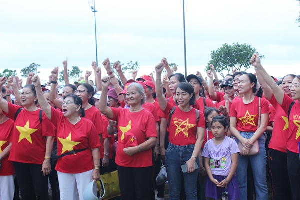 Người dân phường Vũng Tàu thể hiện quyết tâm thực hiện mục tiêu chung của phường phát động