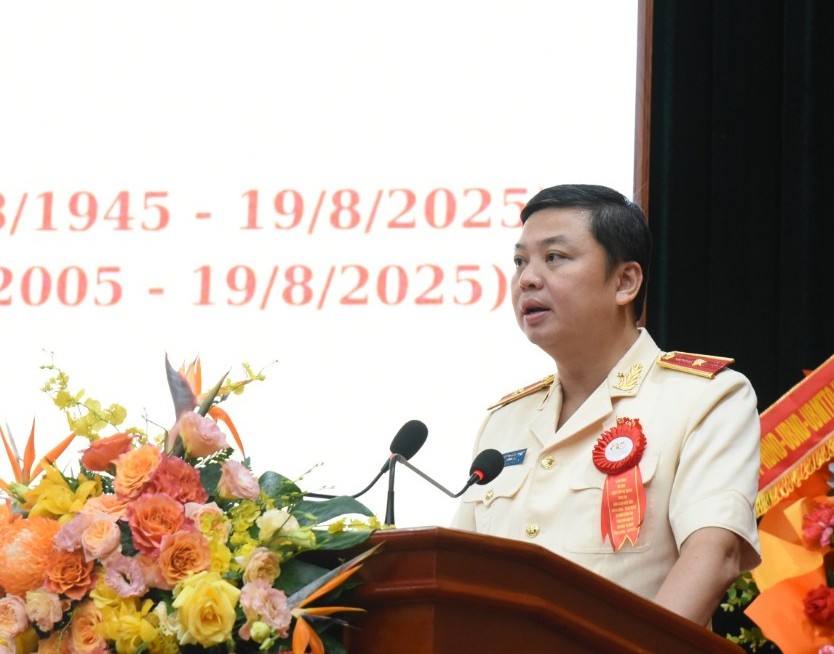 Thiếu tướng Nguyễn Tiến Trung, Ủy viên Ban Thường vụ Tỉnh ủy, Bí thư Đảng ủy, Giám đốc Công an tỉnh phát biểu tại buổi lễ