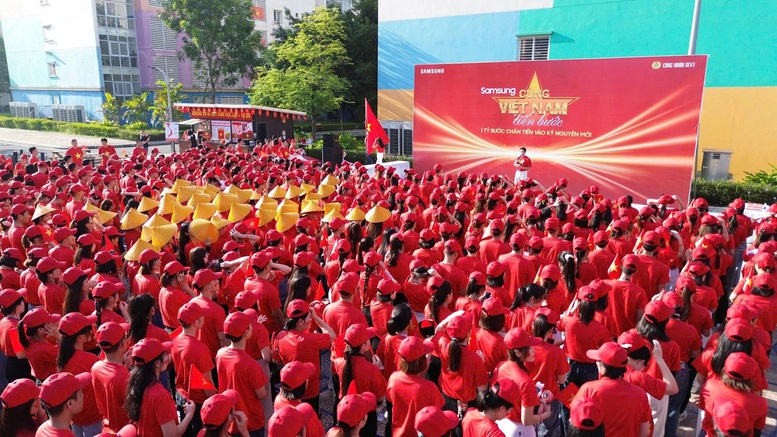 Samsung tự hào khi đội ngũ nhân viên Việt Nam vừa là lực lượng lao động tạo ra những thiết bị công nghệ cao hiện đại "made in Vietnam", vừa là những trái tim sẵn sàng hòa chung nhịp đập cùng đất nước - Ảnh VGP