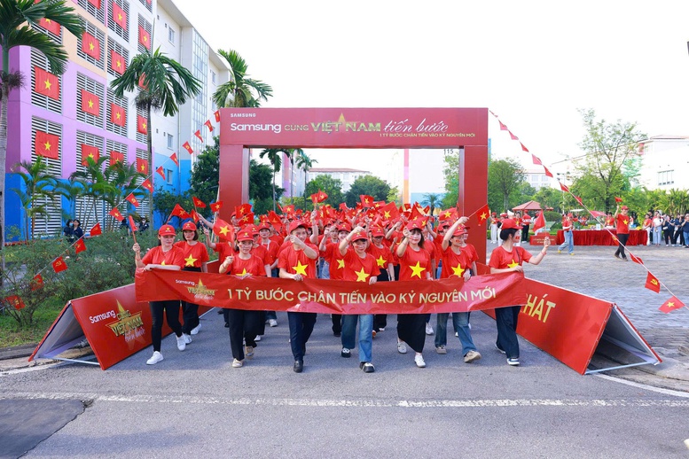 Mỗi bước chân của nhân viên Samsung sẽ hòa vào 1 tỉ bước chân của Việt Nam trong chiến dịch đầy ý nghĩa này để tạo nên sức mạnh, niềm tin và khát vọng, cùng đất nước Việt Nam tiến bước - Ảnh VGP
