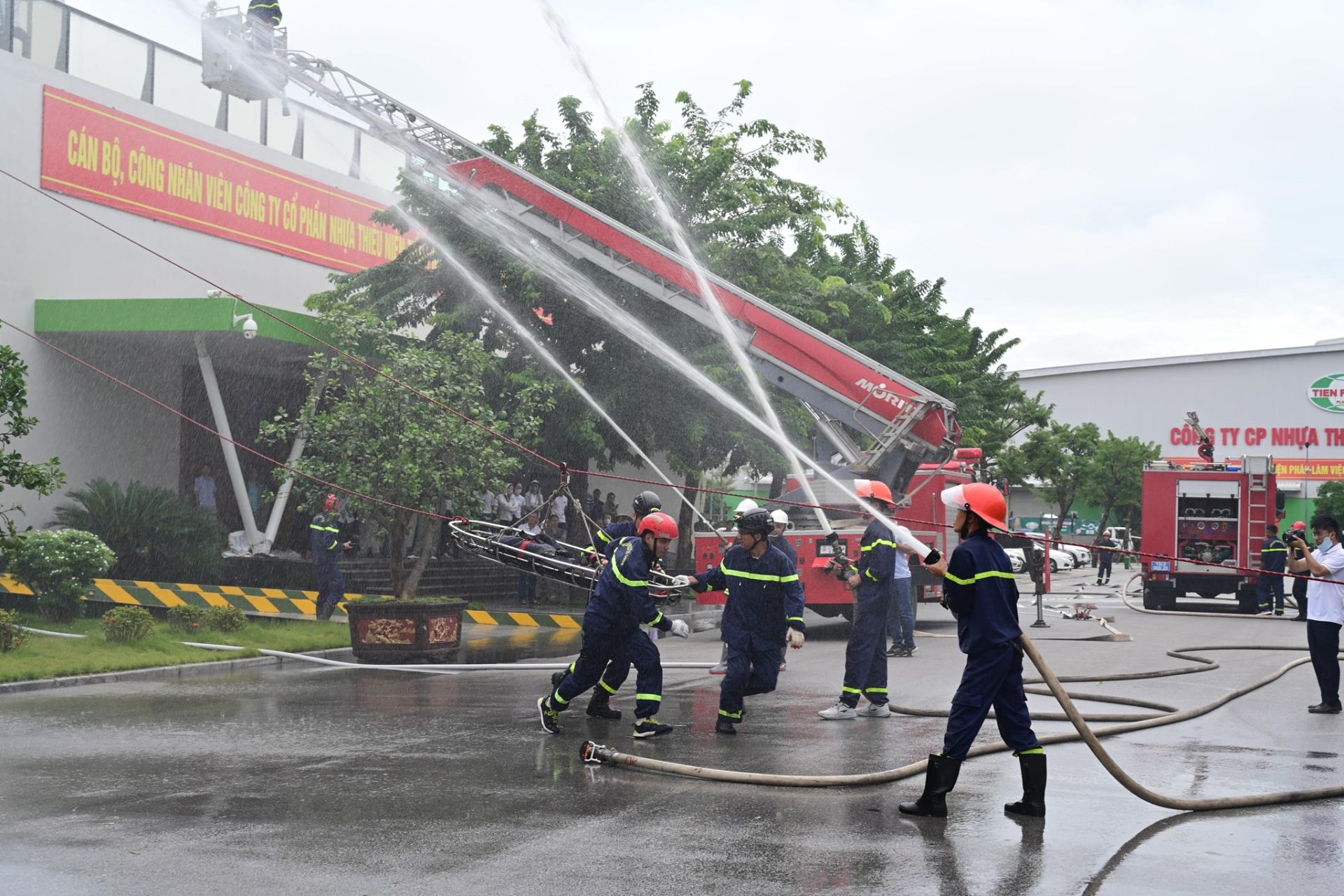 Tuyên truyền, thực tập phương án chữa cháy và cứu nạn, cứu hộ tại Công ty cổ phần Nhựa Thiếu Niên Tiền Phong
