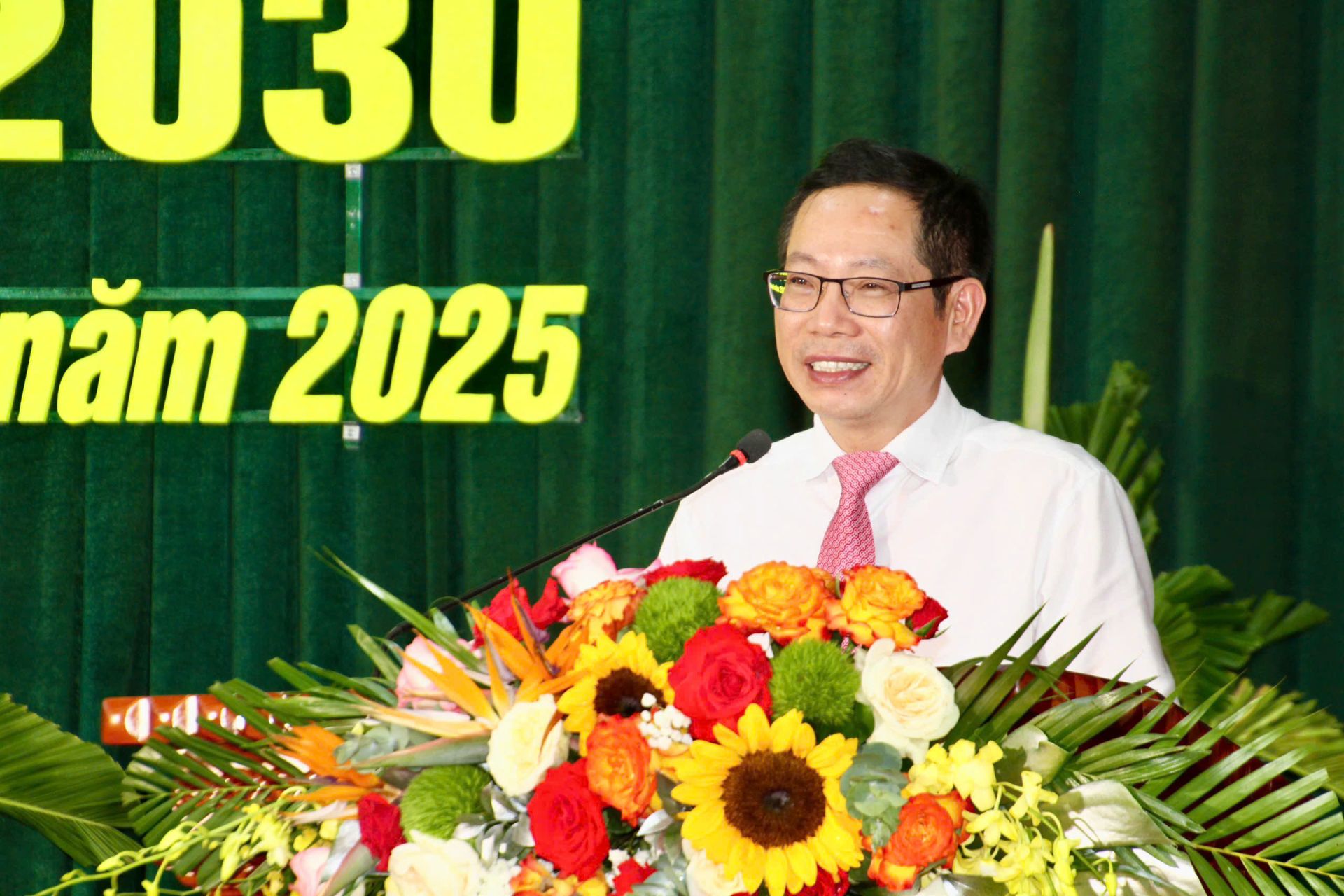 Đồng chí Vũ Tiến Phụng, Ủy viên Ban Thường vụ Thành ủy – Giám đốc Sở Nội vụ phát biểu chỉ đạo tại Đại hội. Đồng chí Vũ Tiến Phụng, Ủy viên Ban Thường vụ Thành ủy – Giám đốc Sở Nội vụ phát biểu chỉ đạo tại Đại hội.