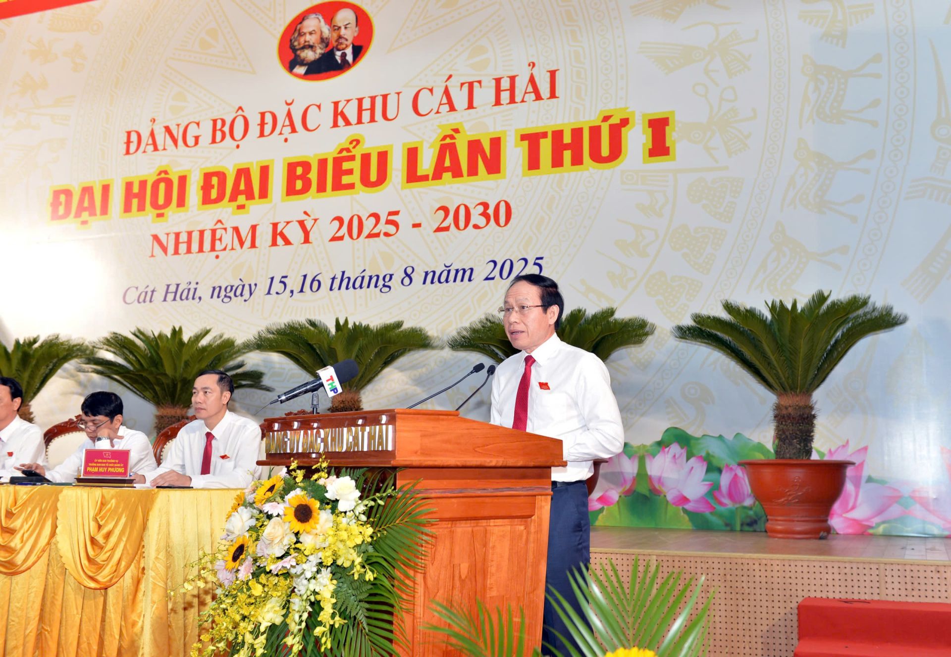 Đồng chí Lê Tiến Châu, Ủy viên Trung ương Đảng, Bí thư Thành ủy, Trưởng Đoàn Đại biểu Quốc hội thành phố Hải Phòng phát biểu chỉ đạo tại Đại hội.