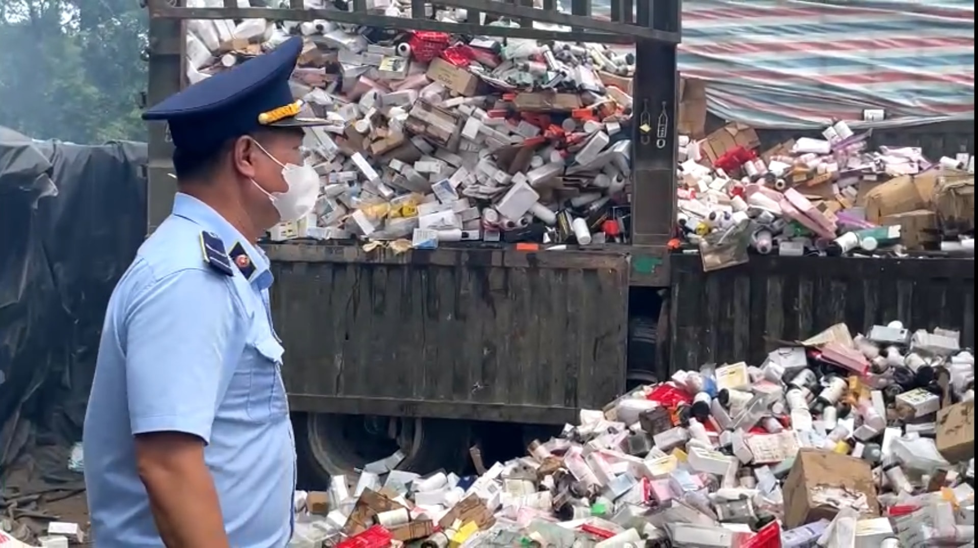 Hà Nội: Tiêu huỷ hơn 91.000 mỹ phẩm vi phạm